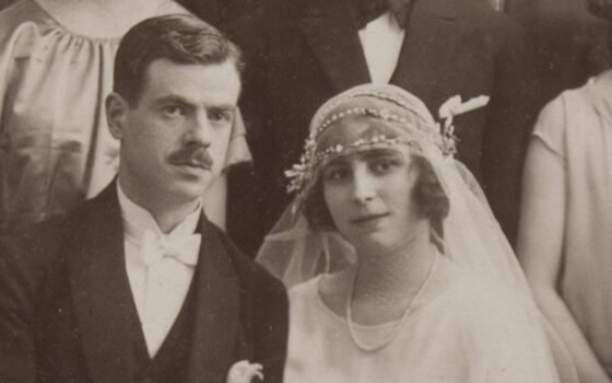 Photographie du mariage de Marguerite Marie Joséphine Maury et de Robert Germain Edward Garconnat (détail), 1926. Archives de Paris / F. Caron, 65Fi 1.
