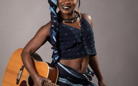 Découvrez une artiste musicienne, auteure-compositrice et interprète !