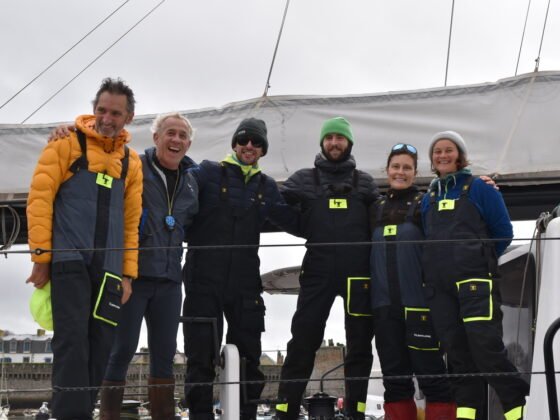 Xavier Veilhan et l'équipage de Roland Jourdain à bord du voilier We Explore