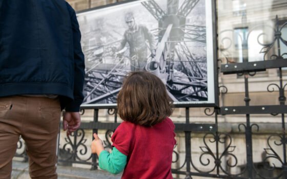 Expo David Turnley sur les grilles de l'Hôtel de Ville.